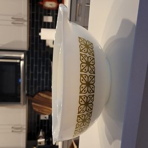 Pyrex Cinderella 4 qt and 1.5 qt Bowls White Verde Green Square Flowers